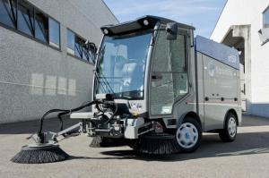 Całoroczna zamiatarka miejska z jednoosobową klimatyzowaną kabiną - Fiorentini Road Sweeper S 150 - silnik KUBOTA Turbo Diesel V150S-T